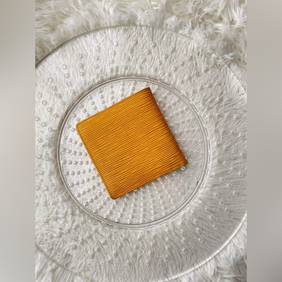 Louis Vuitton Portefeuille Epi bifold wallet - Picture 5 of 11